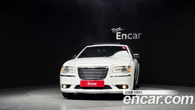 Chrysler 300C 2012 thumb 3
