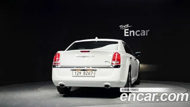 Chrysler 300C 2012 thumb 4