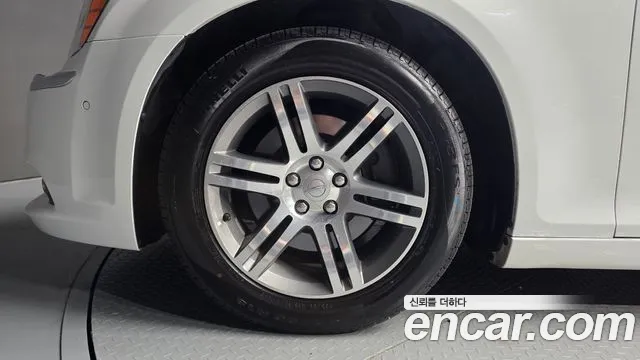 Chrysler 300C 2012 thumb 5