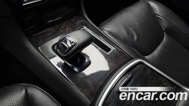Chrysler 300C 2012 thumb 9
