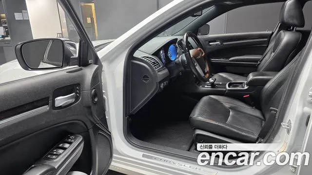 Chrysler 300C 2012 thumb 10
