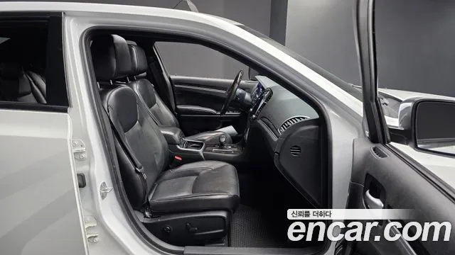 Chrysler 300C 2012 thumb 12