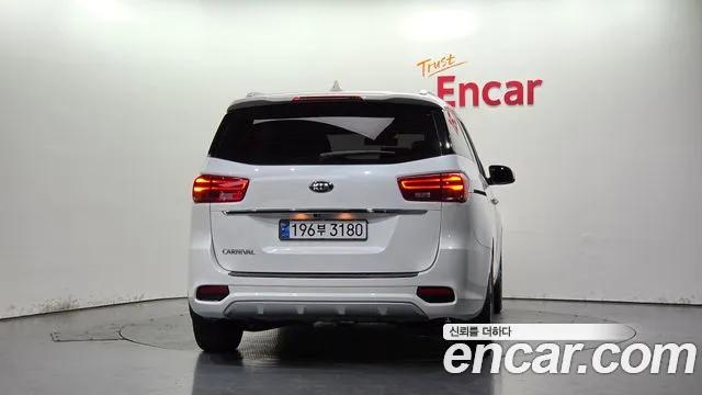 Kia Carnival 2019 thumb 4