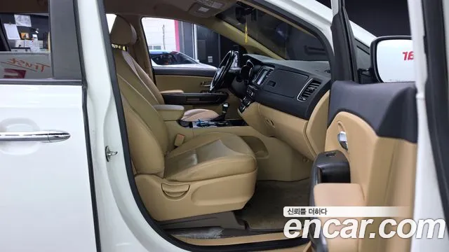 Kia Carnival 2019 thumb 11