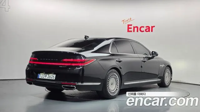 Genesis G90 2018 thumb 2