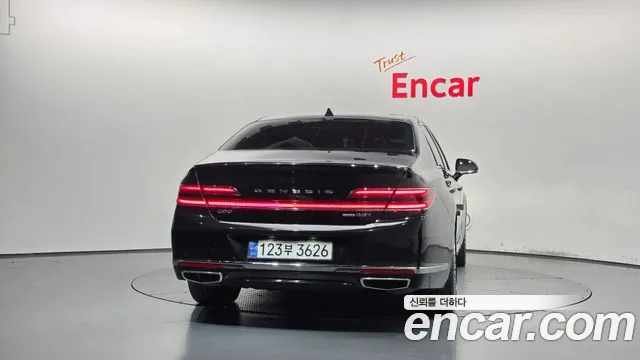 Genesis G90 2018 thumb 4