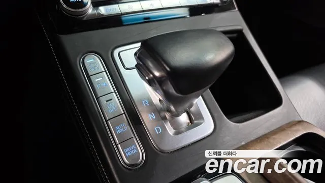 Genesis G90 2018 thumb 9