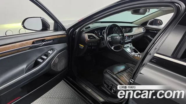 Genesis G90 2018 thumb 10