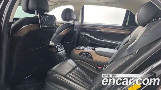 Genesis G90 2018 thumb 11