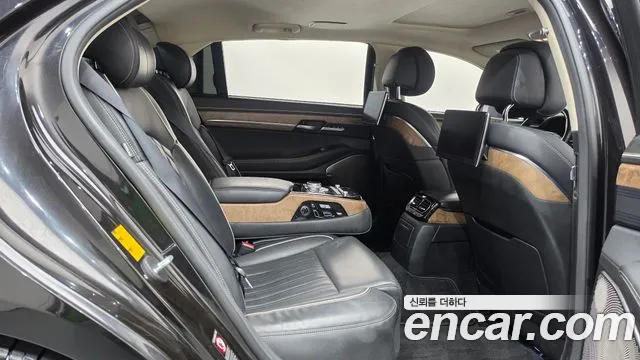 Genesis G90 2018 thumb 12