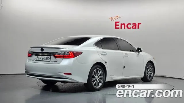 Lexus ES 2017 thumb 2
