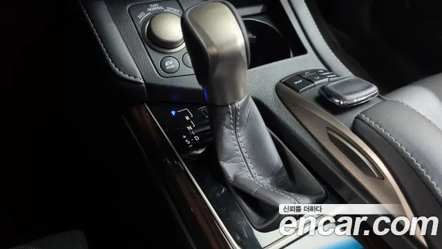 Lexus ES 2017 thumb 9