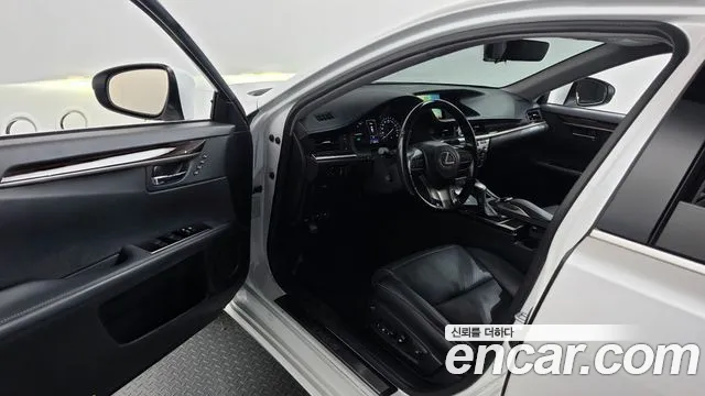 Lexus ES 2017 thumb 10