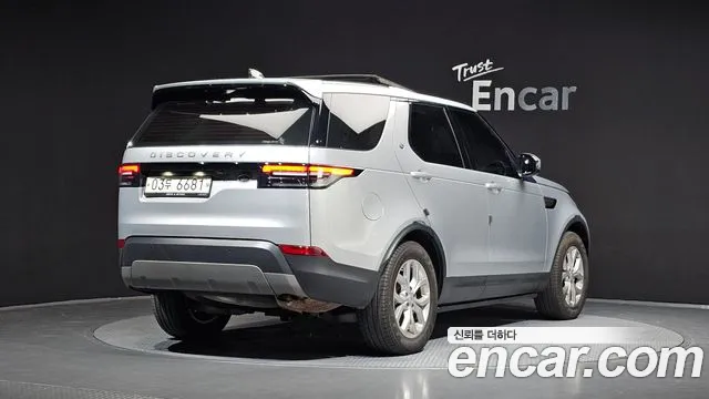 Land Rover Discovery 2018 thumb 2