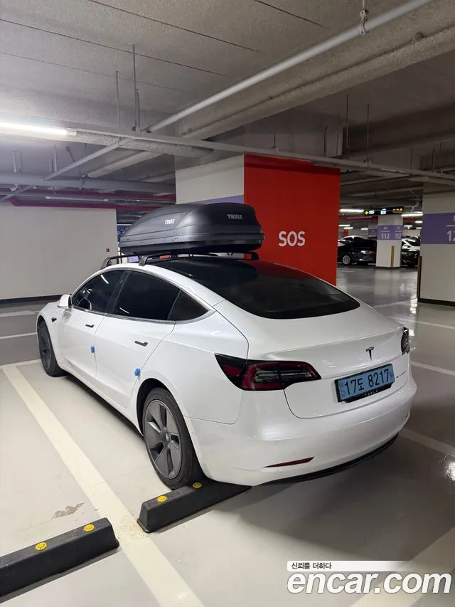 Tesla Model 3 2020 thumb 2