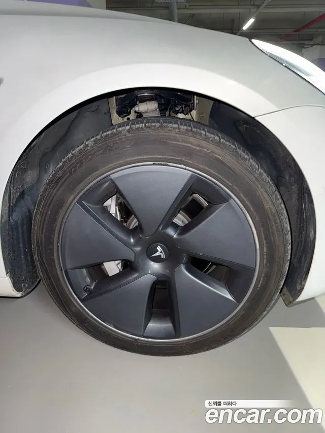 Tesla Model 3 2020 thumb 8