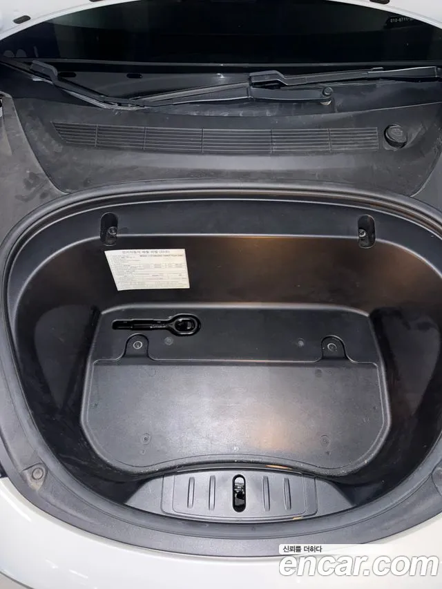 Tesla Model 3 2020 thumb 9