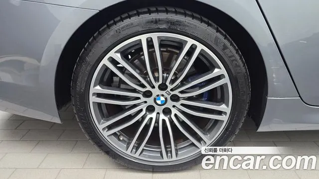 BMW 5-Series 2019 thumb 5