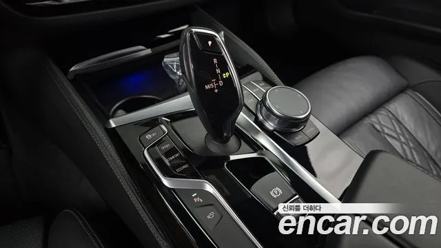 BMW 5-Series 2019 thumb 9