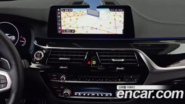 BMW 5-Series 2019 thumb 12