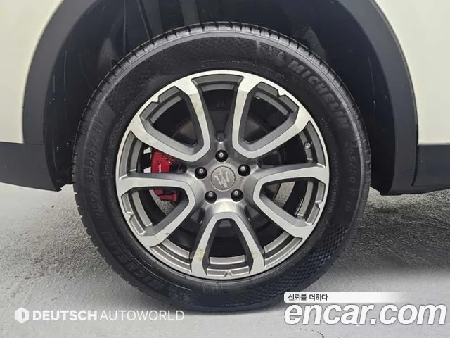 Maserati Levante 2017 thumb 5