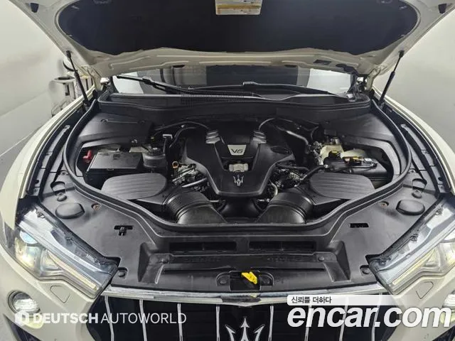 Maserati Levante 2017 thumb 6
