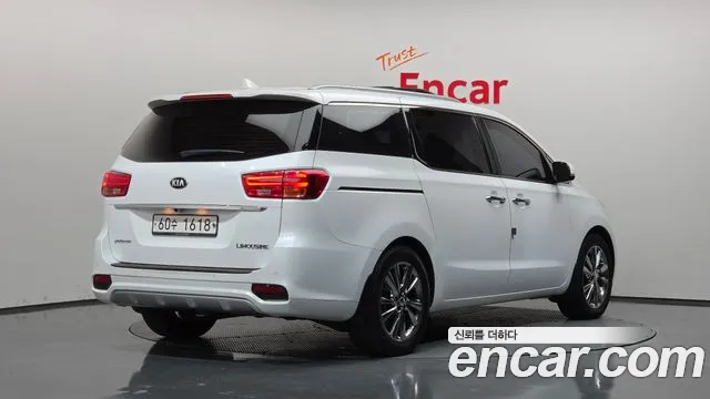 Kia Carnival 2018 thumb 2