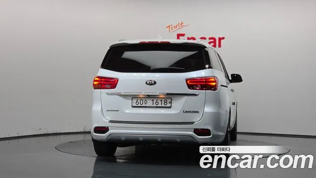 Kia Carnival 2018 thumb 4