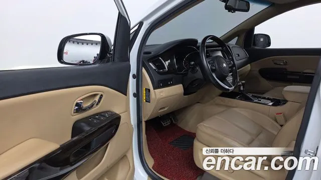 Kia Carnival 2018 thumb 10