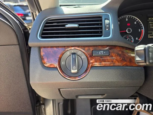 Volkswagen Passat (North America and China) 2013 thumb 8