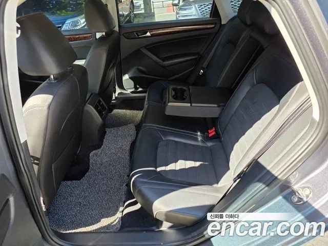 Volkswagen Passat (North America and China) 2013 thumb 9