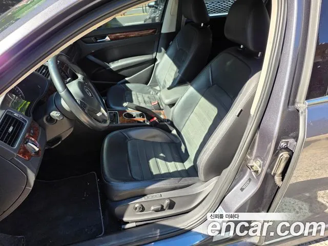 Volkswagen Passat (North America and China) 2013 thumb 10