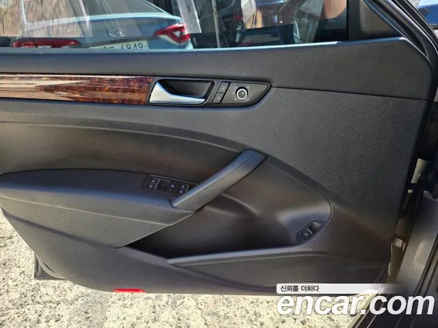 Volkswagen Passat (North America and China) 2013 thumb 11