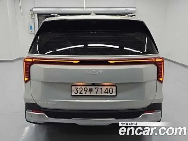 Kia Carnival 2024 thumb 3