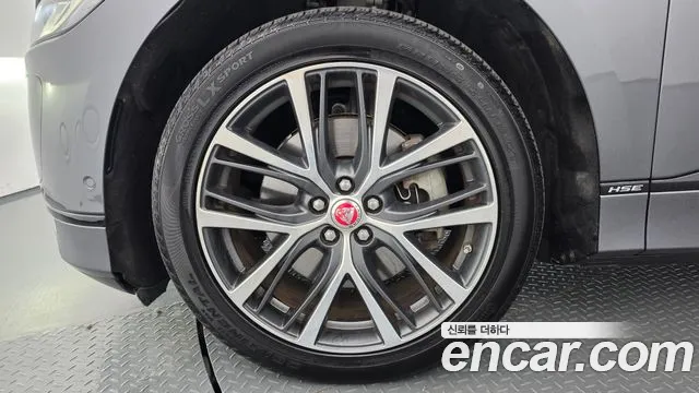 Jaguar I-PACE 2019 thumb 5