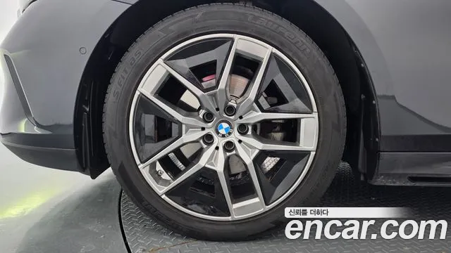 BMW 5-Series 2024 thumb 5