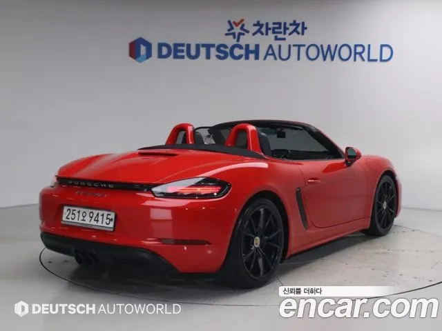 Porsche Cayman 2019 thumb 2