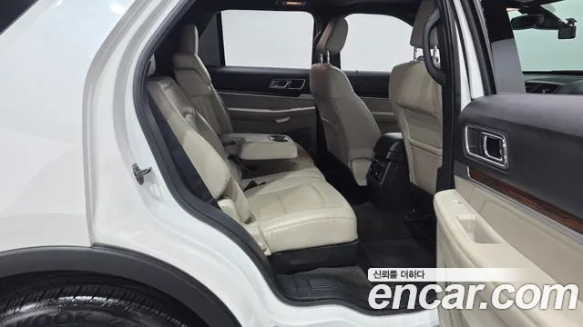 Ford Explorer 2018 thumb 11