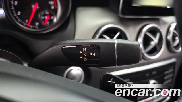Mercedes-Benz CLA 2017 thumb 9