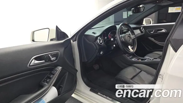 Mercedes-Benz CLA 2017 thumb 10