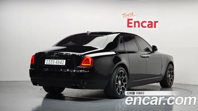 Rolls-Royce Ghost 2017 thumb 2