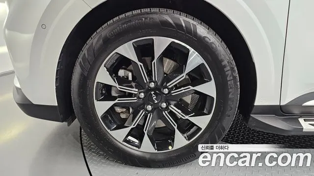 Kia Carnival 2023 thumb 4