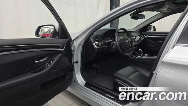 BMW 5-Series 2014 thumb 10