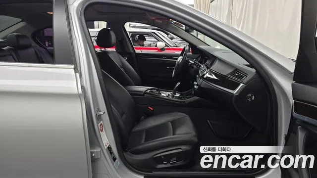 BMW 5-Series 2014 thumb 11