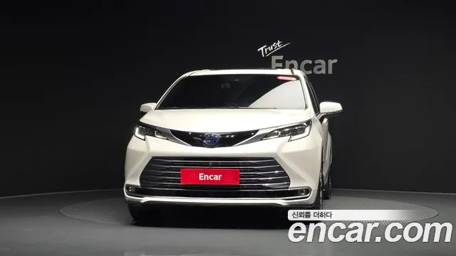 Toyota Sienna 2021 thumb 2