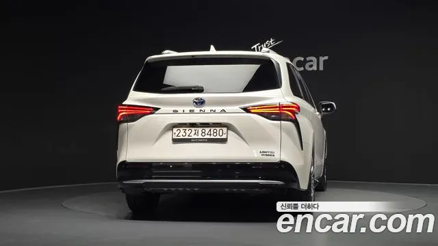 Toyota Sienna 2021 thumb 3
