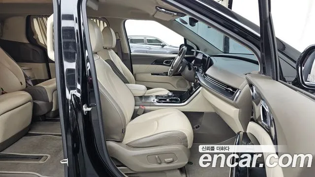Kia Carnival 2021 thumb 11