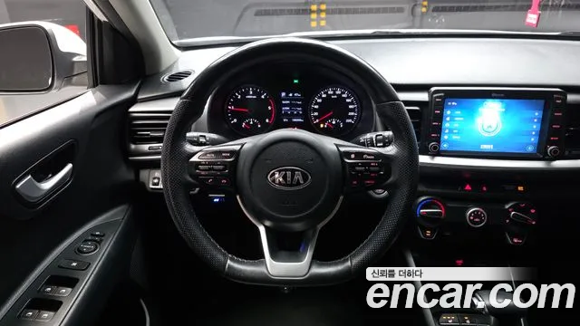 Kia Stonic 2017 thumb 12