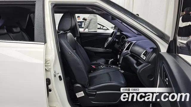 KG_Mobility_Ssangyong TIBOLI 2015 thumb 11