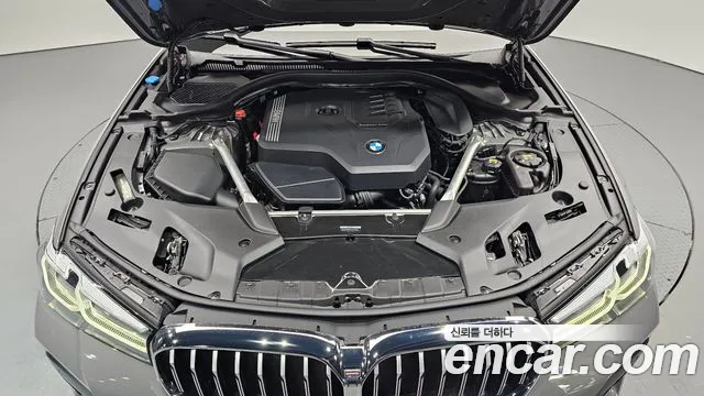 BMW 5-Series 2022 thumb 6